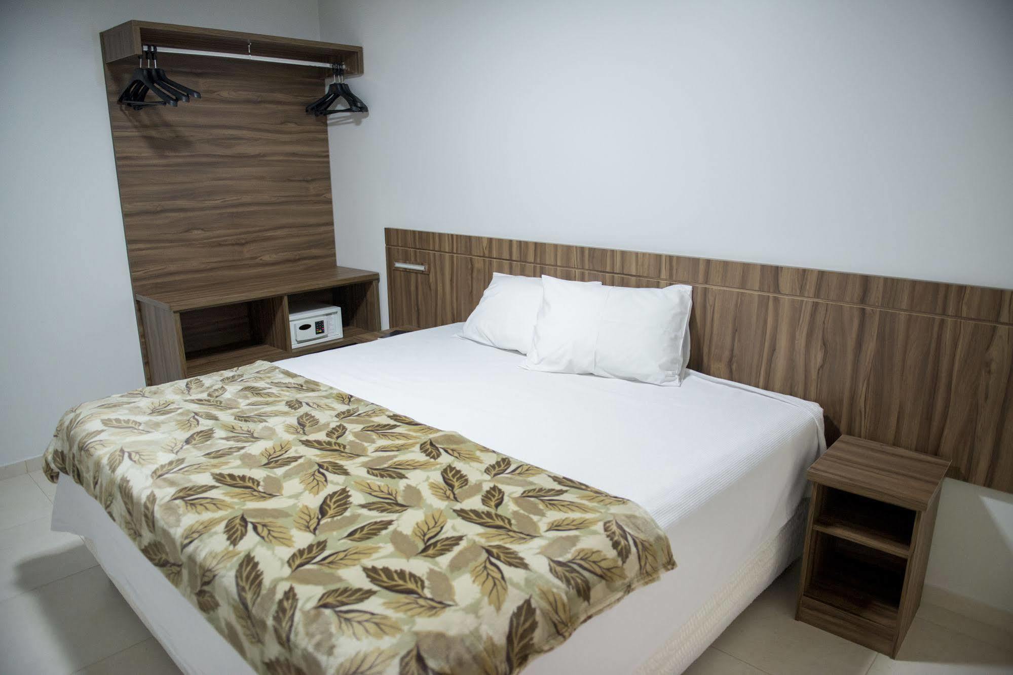 Manhattan Apart Hotel Caratinga Exterior foto